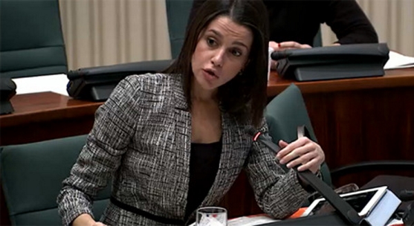 La líder de Ciudadanos en Cataluña, Inés Arrimadas García, en el Parlamento autonómico de Cataluña. Foto archivo Lasvocesdelpueblo