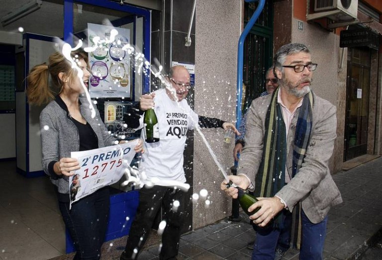 Lotería de Navidad: Otro quinto premio: 00.943 vendido en  Madrid, A Coruña, Bilbao…