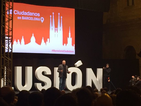 El cabeza de lista de Ciudadanos (C's) al 20-D, Juan Carlos Girauta durante su discurso en Mataró. lasvocesdelpueblo