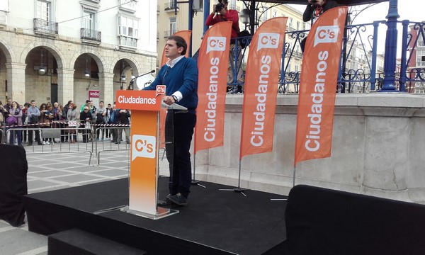 El candidato de Ciudadanos a la presidencia de España, Albert Rivera Díaz, hoy en Santander, durante su discurso. Lasvocesdelpueblo.