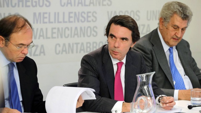 Aznar pide un congreso del PP «abierto» y Rajoy anuncia que se presentará a la reelección