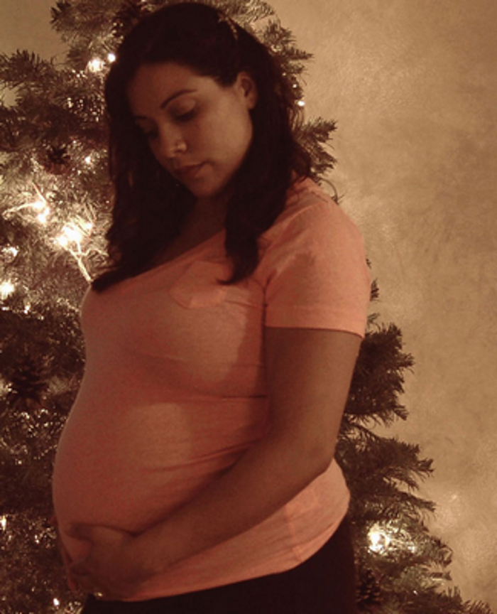 .Fotografía de la joven estadounidense, Brittneyrose Torres, embarazada de 17 semanas. Foto The New York Post. - copia (Copiar)