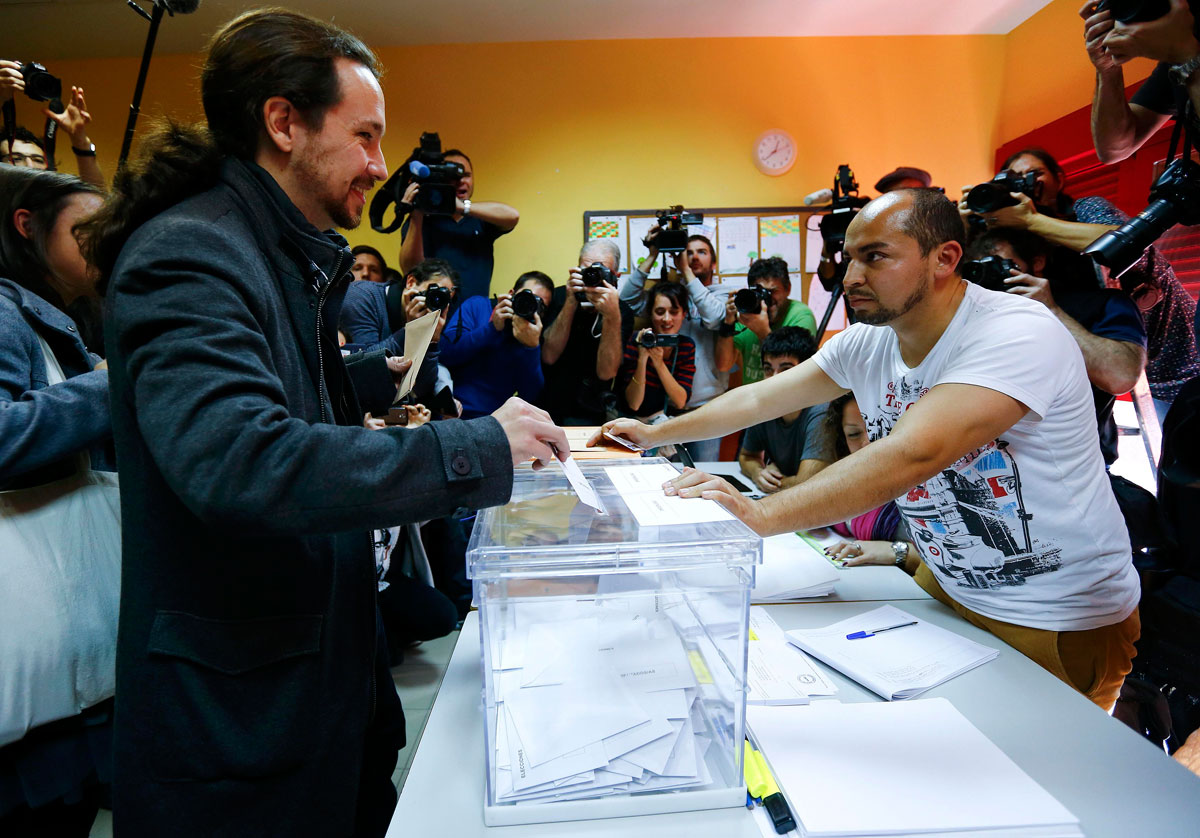 Ha votado el líder de Podemos, Pablo Iglesias, en el distrito de Vallecas. Lasvocesdelpueblo.