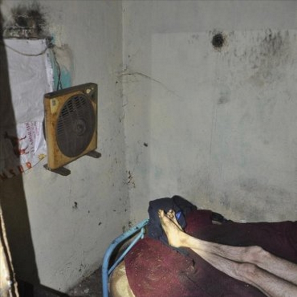 Imágenes del hobre liberado hoy por los agentes, en Sevilla. Foto Efe