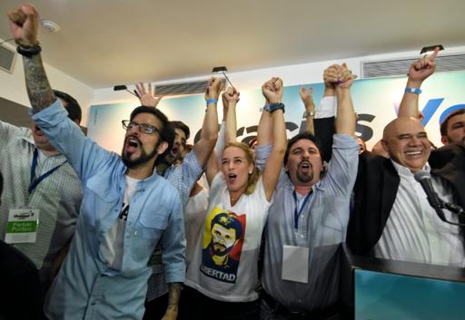 Lideres opositores venezolanos celebrando su triunfo esta madrugada en Venezuela. Foto afp