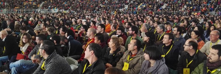 Miles de simpatizantes de CUP-CC, durante su asamblea en Sabadell, 27 de diciembre 2015. lasvocesdelpueblo