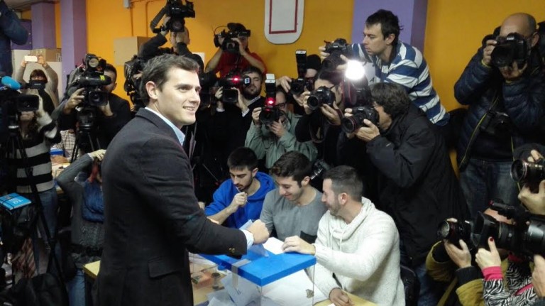 Albert Rivera ha votado en el Colegio Santa  Marta de Hospitalet de Llobregat de Barcelona