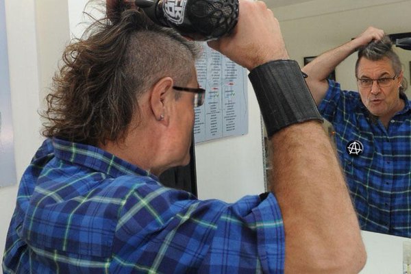 los memes de Artur Mas para la asamblea de CUP hoy. Mas al en la peluqueria