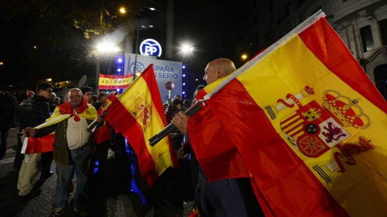 La militancia del PP quiere de candidato a Rajoy o Soraya y «mano dura contra Ciudadanos»