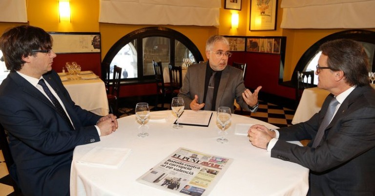 Artur Mas acusa «la CUP» de aliarse con los poderes estatales que le querían «cortar el cuello»