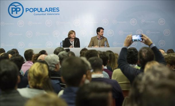 La presidenta del Partido Popular de la Comunidad Valenciana, Isabel Bonig, y el presidente del PP de la provincia de Valencia, Vicente Betoret, . Efe