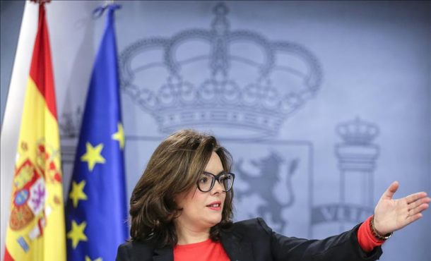 La vicepresidenta del Gobierno, Soraya Sáenz de Santamaría, durante la rueda de prensa posterior a la reunión del Consejo de Ministros. EFE