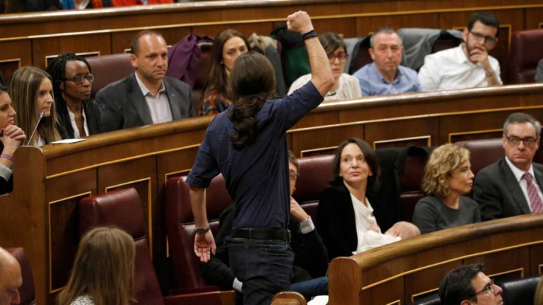 Diputados de Podemos no se sentarán tras el Gobierno y terminan en el «gallinero» del Congreso