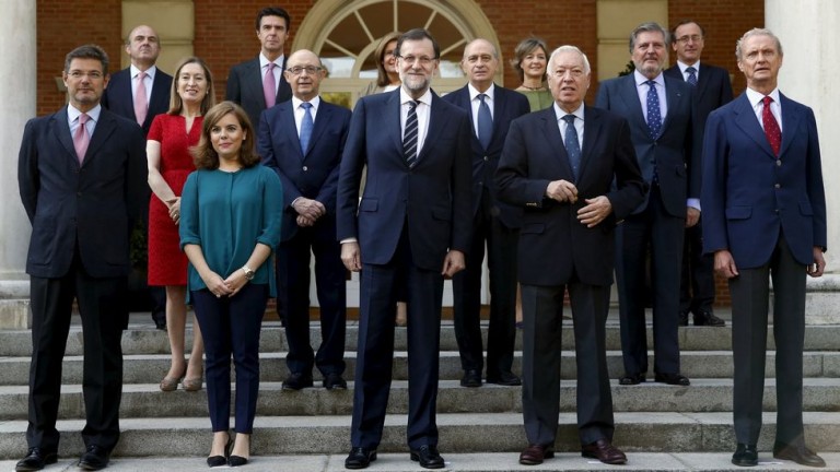 5 ministros del (PP) con el apoyo de «Soraya» piden que «Rajoy» se ponga «de lado» para facilitar la gobernabilidad