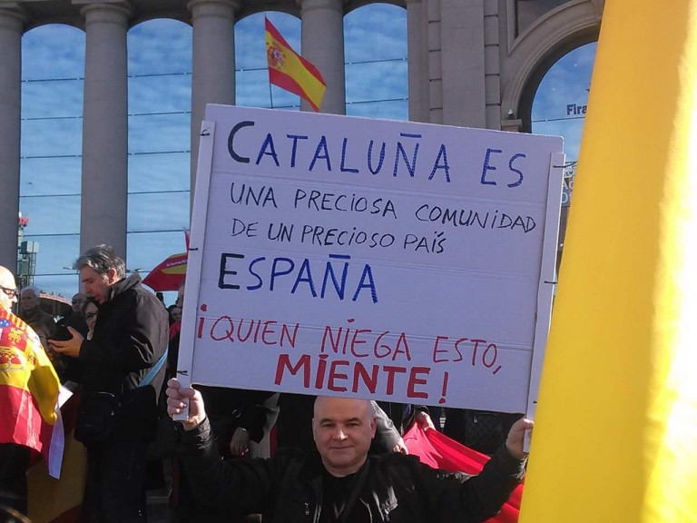 Los catalanes rechazan hoy el separatismo bajo lema «El Proceso Nos Roba» y «¡Basta proceso!»