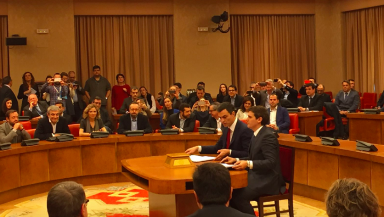 PSOE y C’s han firmado hoy en el Congreso su acuerdo para el pacto de investidura de Sánchez