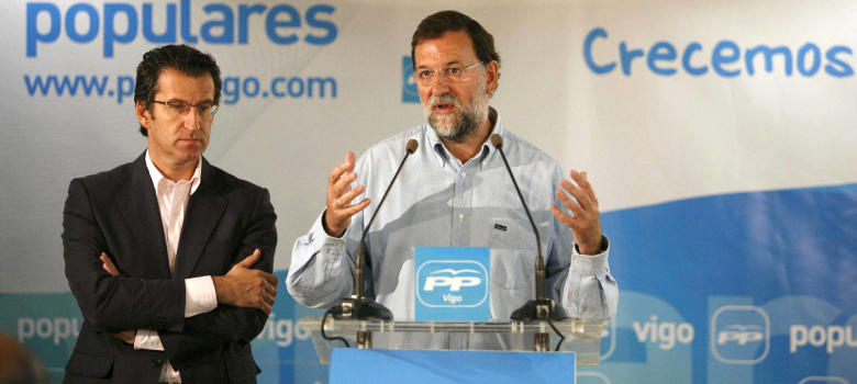 El presidente del Gobierno en funciones de España y del PP, Mariano Rajoy Brey (d), y jefe del Ejecutivo gallego y del PP en Galicia, Alberto Núñez Feijóo. Efe.