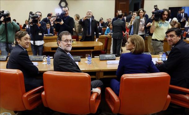El presidente del PP, Mariano Rajoy junto a los diputados populares Rafael Hernando (i), María Dolores de Cospedal y José Antonio Bermúdez de Castro, durante la reunión Efe