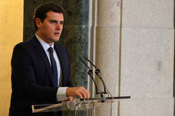 El presidnete de Ciudadanos, Albert Rivera Díaz, hoy en rueda de prensa, tras el encuentro.