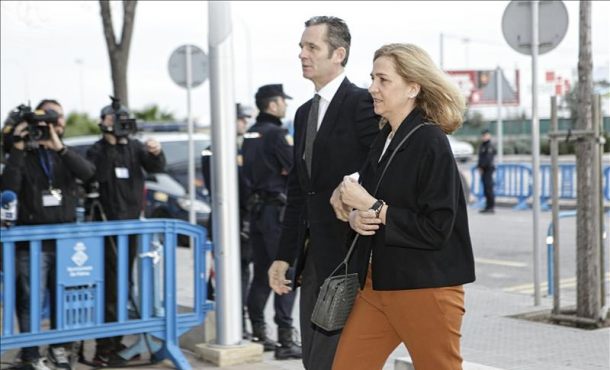 La infanta Cristina, y su esposo, Iñaki Urdangarin, a su llegada esta mañana a la Escuela Balear de la Administración Pública (EBAP), EFE