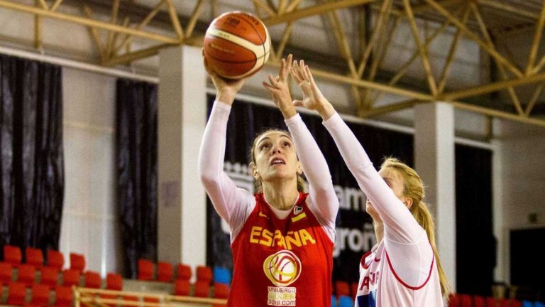 La selección española de baloncesto arrolla a Suecia y asegura su presencia en el Europeo
