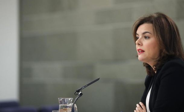 La vicepresidenta del Gobierno, Soraya Sáenz de Santamaría, durante la rueda de prensa tras la reunión hoy del Consejo de Ministros. EFE