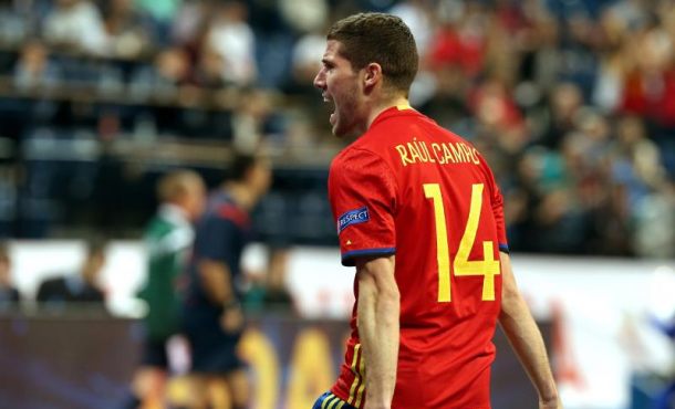 Raúl Campos de España celebra tras anotar contra Kazajastán ayer en Belgrado (Serbia). Efe