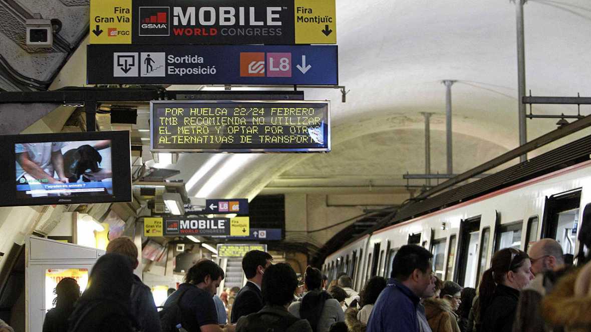 Vista de un panel informativo de la huelga que llevará a cabo el Metro de Barcelona los próximos días 22 y 24, coincidiendo con el Mobile World Congress. Efe