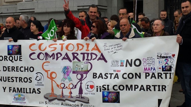 VOX rechaza la actual legislación que «perjudica a los menores» y defiende la «custodia compartida»