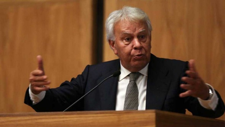 El expresidente del Gobierno pide a Rajoy o Iglesias ampliar el acuerdo entre el PSOE y Ciudadanos