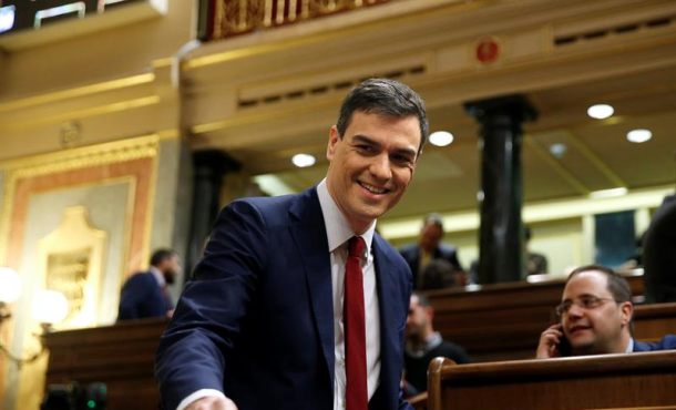 El líder del PSOE, Pedro Sánchez, a su llegada al hemiciclo del Congreso de los Diputados donde se celebra hoy la segunda jornada del debate de su investidura. Efe.