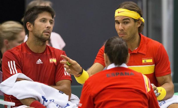 Fernando Verdasco (i), Rafael Nadal (d) y la capitana Conchita Martínez, en unas imágenes archivo de Efe.