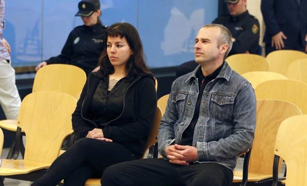 Francisco Solar y Mónica Caballero, acusados de colocar un artefacto explosivo en la Basílica del Pilar de Zaragoza en octubre de 2013... Efe