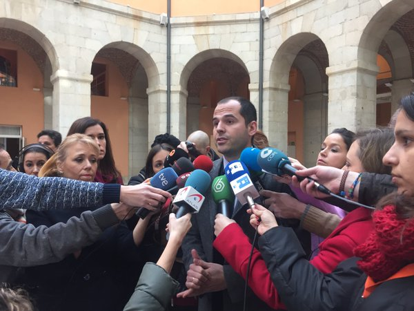 Ignacio Aguado, el portavoz de C's en la Asamblea de Madrid, en declaraciones a los medios. Imágenes archivo lasvocesdelpueblo.