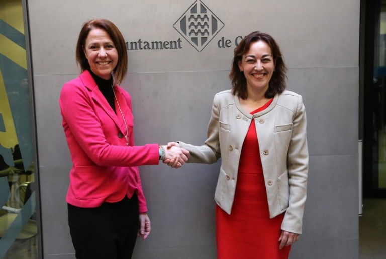 El PSOE y separatistas de CDC firman el pacto en Gerona con libertad en tema separatista catalán