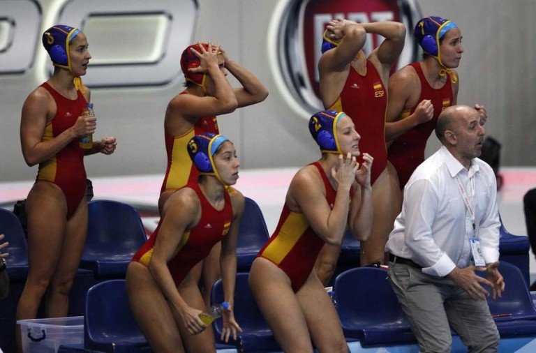 La selección española de waterpolo femenino golea en Holanda y se acerca a los 1/4 de final