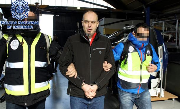 Trasladado desde Francia a España al etarra Miguel Carrera Sarobe, 'Ata', condenado en el país vecino a perpetuidad por el asesinato del policía francés Jean-Serge Nérin... Efe