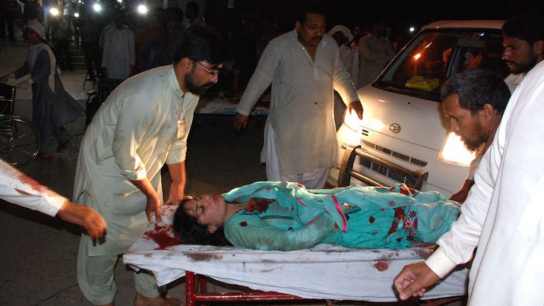 Atentado suicida en un parque lleno de familias cristianas que festejaban la Pascua en Pakistán