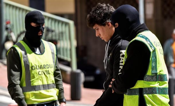 14 detenidos por enaltecimiento de la banda terrorismo catalana Tierra Libre, ETA y Grapo
