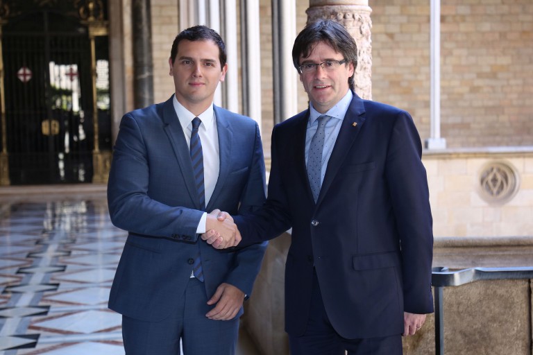 Rivera a Puigdemont: «No tape con» el separatismo «los problemas reales de los catalanes»