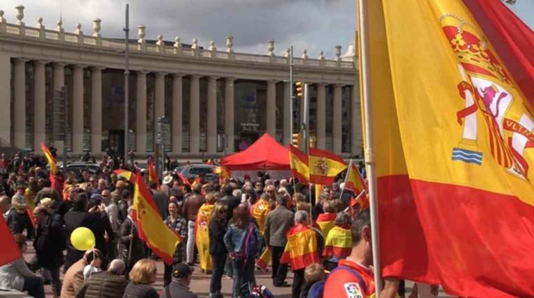 Los catalanes a Puigdemont: «Cataluña no va a ser independiente», frenaremos «el intento»