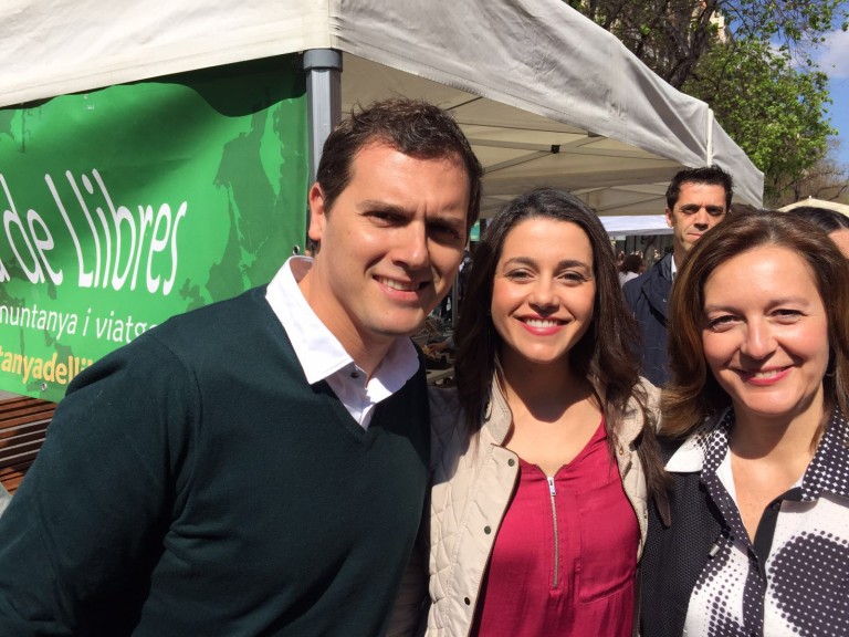 Rivera pide «al PP y Podemos» no «poner obstáculos» y apoyar «un acuerdo en temas básicos»