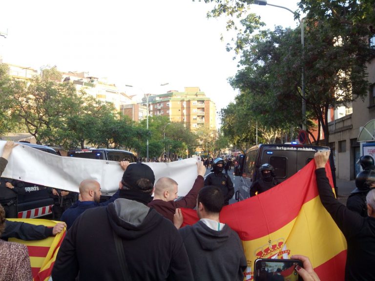 Cataluña recibe a Arnoldo Otegi a gritos de «asesino, Otegi asesino» ante la protección de separatistas