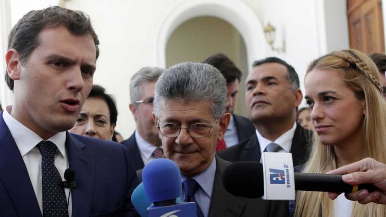 Rivera, desde Venezuela, afirma que el país vive una «crisis humanitaria sin precedentes»