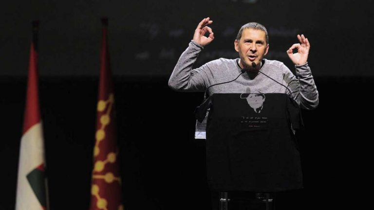 La visita del terrorista Otegi divide al Parlamento de Cataluña y abre una polémica con sus víctimas