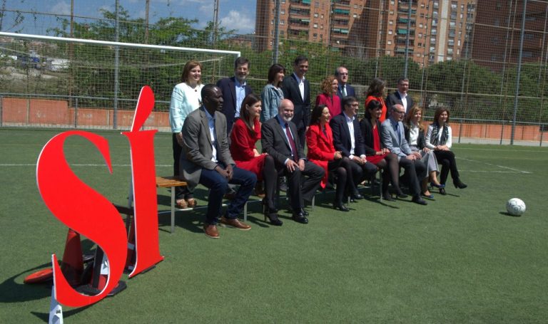 Sánchez quiere Gobernar España actuando como FC Barcelona que apoya al separatismo en Cataluña