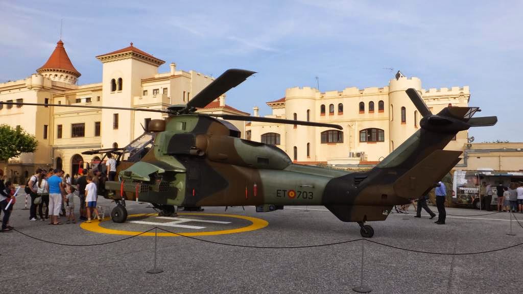Un vehículo militar durante la Jornada de Puertas abiertas del pasado año 2014 en el acuartelamiento de El Bruch de Barcelona. Fuentes Defensa. Lasvocesdelpueblo.