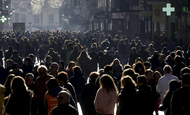 Vista general de la calle Preciados donde se concentra gran número de personas. EFE