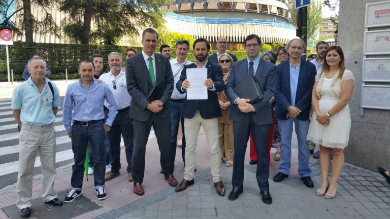Abascal: «Se trata peor a los españoles que cumplen la Ley que a los antiespañoles que la pisotean»