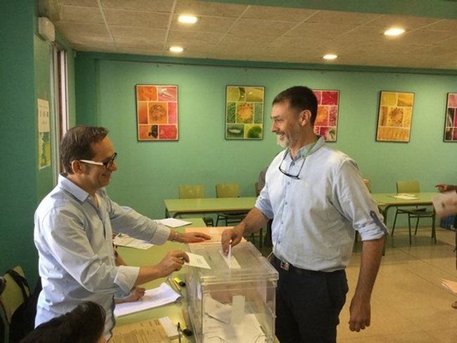 El candidato de C's por Lérida, Óscar Uceda, hoy ejerciendo su derecho al voto en Lérida. Lasvocesdelpueblo.